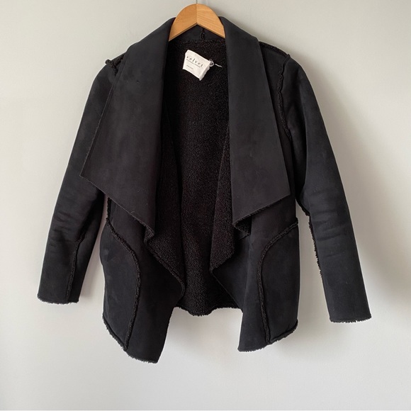 Velvet by Graham and Spencer women’s Black Faux Suede Sherpa-Lined Jacket - XS - Picture 5 of 13